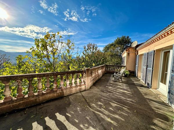 Maison familiale de plain-pied sur sous-sol