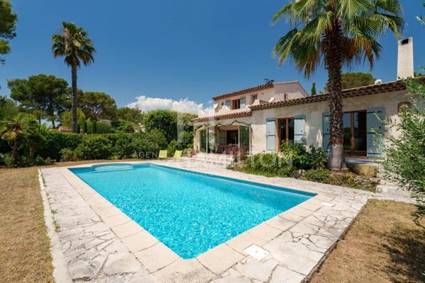 VILLA AVEC PISCINE À PROXIMITÉS DES ÉCOLES Valbonne