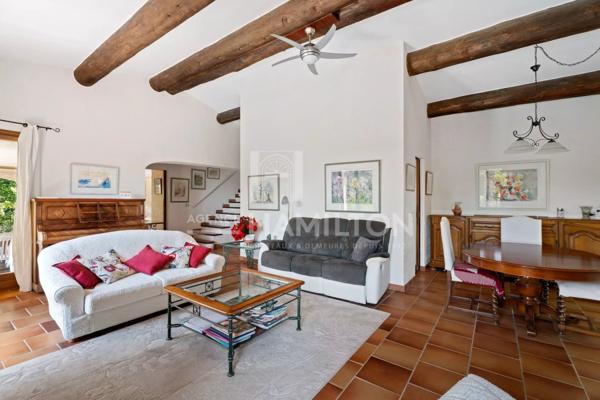 VILLA AVEC PISCINE À PROXIMITÉS DES ÉCOLES Valbonne