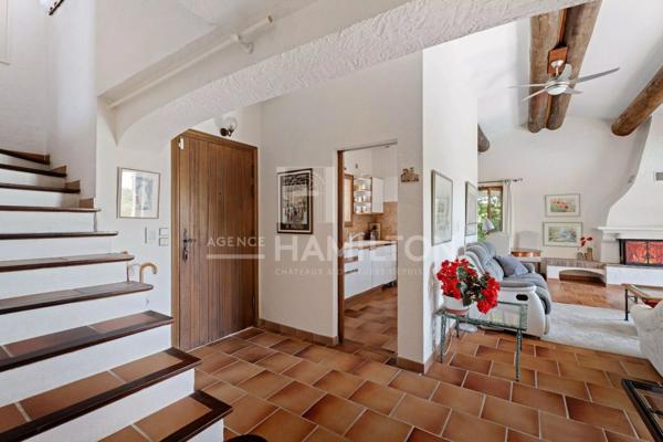 VILLA AVEC PISCINE À PROXIMITÉS DES ÉCOLES Valbonne