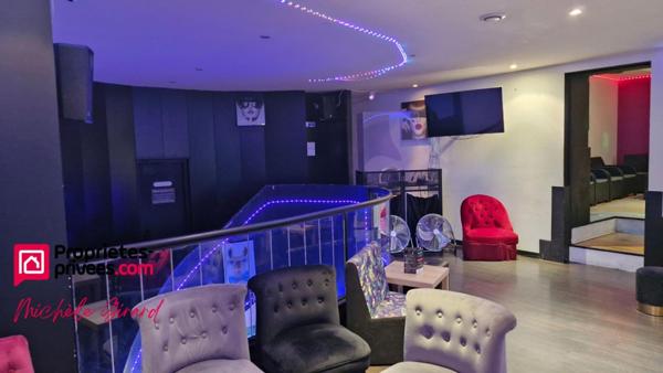 ROANNE  -  BAR  PUB  KARAOKÉ