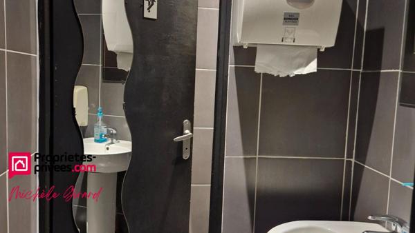 ROANNE  -  BAR  PUB  KARAOKÉ