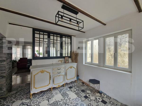 Grande maison de bourg avec jardin, grange et garage