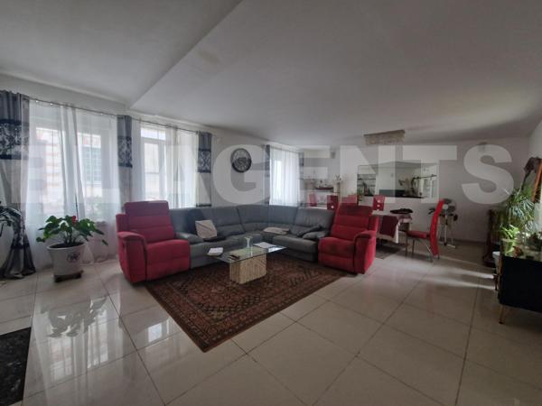 Grande maison de bourg avec jardin, grange et garage