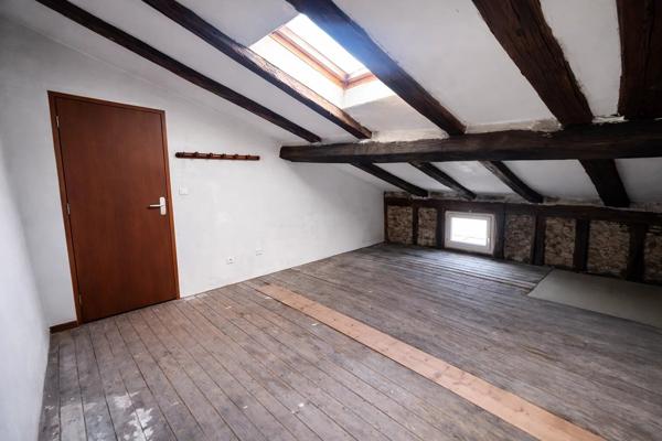 Vente                                                      Maison
                        
                     5 pièces                      120 m2                     à Monclar