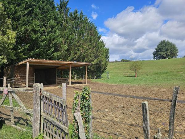 Maison d'exception avec terrain équestre à 5 minutes de Mauléon