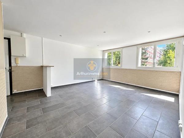 Location                                                      Appartement
                        
                     3 pièces                      61 m2                     à Verneuil-sur-Seine