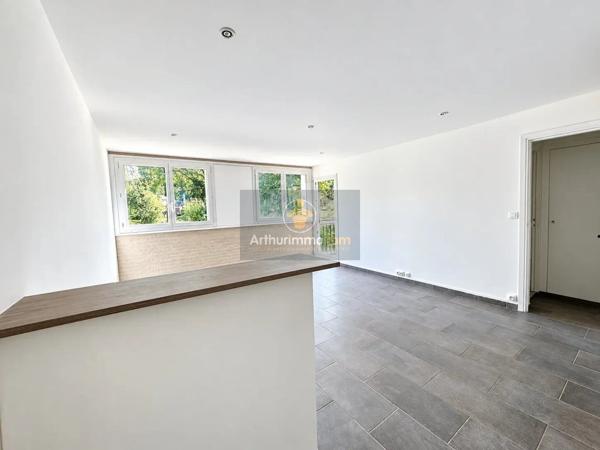Location                                                      Appartement
                        
                     3 pièces                      61 m2                     à Verneuil-sur-Seine