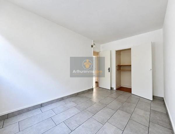 Location                                                      Appartement
                        
                     3 pièces                      61 m2                     à Verneuil-sur-Seine