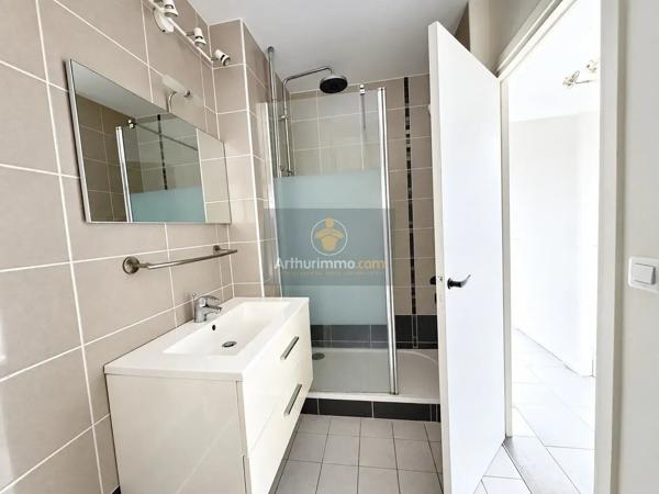 Location                                                      Appartement
                        
                     3 pièces                      61 m2                     à Verneuil-sur-Seine