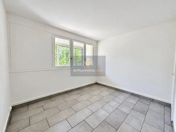 Location                                                      Appartement
                        
                     3 pièces                      61 m2                     à Verneuil-sur-Seine