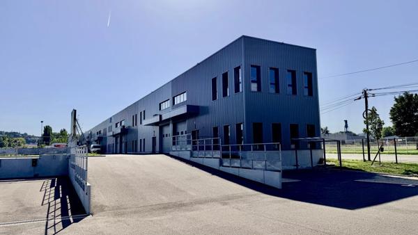 Location                                                      Local industriel
                        
                     1 pièces                      286 m2                     à Bourgoin-Jallieu