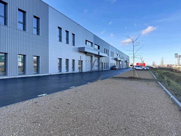 Location                                                      Local industriel
                        
                     1 pièces                      286 m2                     à Bourgoin-Jallieu