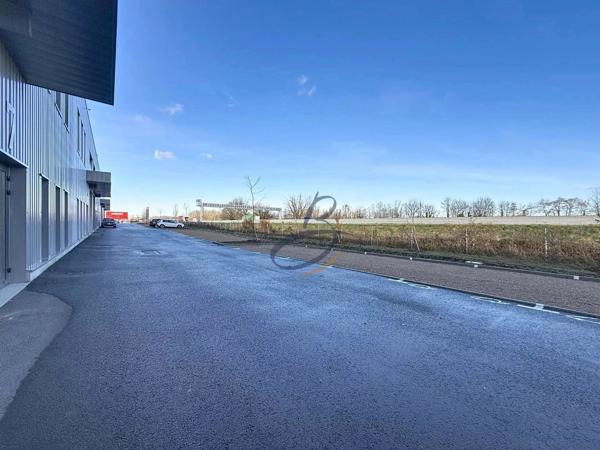 Location                                                      Local industriel
                        
                     1 pièces                      286 m2                     à Bourgoin-Jallieu