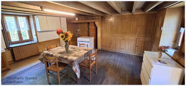Grande maison familiale avec dépendances et terrain attenant VISCOMTAT (63)