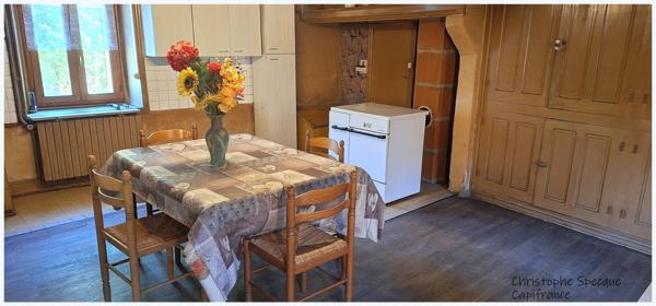 Grande maison familiale avec dépendances et terrain attenant VISCOMTAT (63)