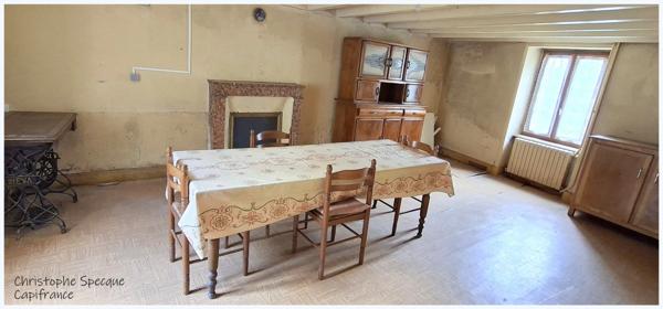 Grande maison familiale avec dépendances et terrain attenant VISCOMTAT (63)
