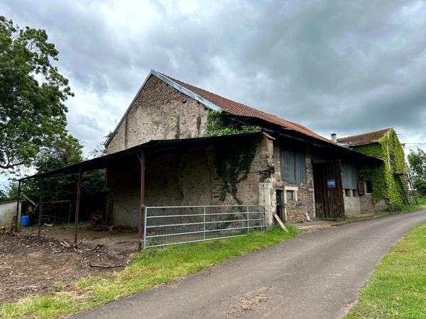 MAISON DE VILLAGE 90 m² HABITABLES + GRENIER AMÉNAGEABLE 37 m² + GRANGE 135 m² + TERRAIN 1 012 m²