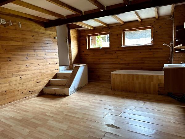 MAISON DE VILLAGE 90 m² HABITABLES + GRENIER AMÉNAGEABLE 37 m² + GRANGE 135 m² + TERRAIN 1 012 m²