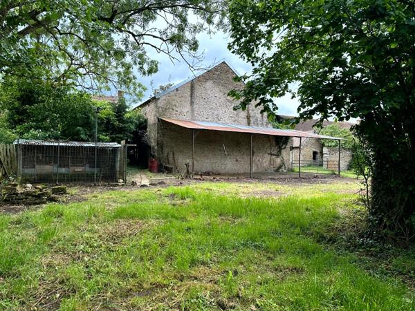 MAISON DE VILLAGE 90 m² HABITABLES + GRENIER AMÉNAGEABLE 37 m² + GRANGE 135 m² + TERRAIN 1 012 m²