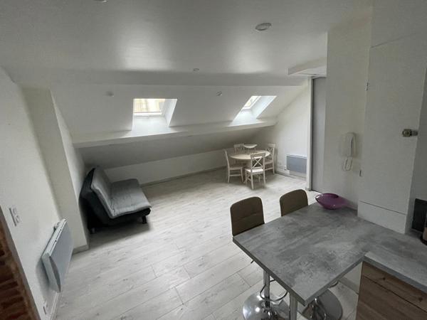 A louer Appartement T3 meublé centre ville Mont de Marsan 3e étage sans ascenseur