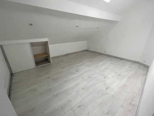 A louer Appartement T3 meublé centre ville Mont de Marsan 3e étage sans ascenseur