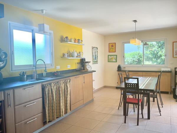 Maison T6 avec garage sur beau terrain de 1300m2