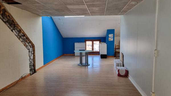 Dunières Centre 43220  300m² d'entrepôt et plateau