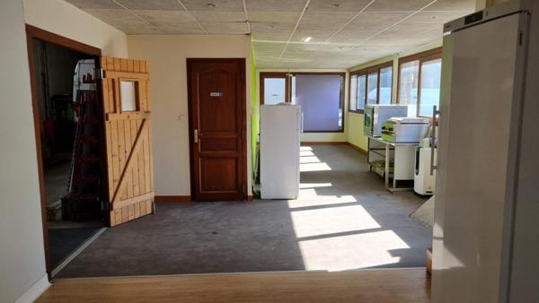 Dunières Centre 43220  300m² d'entrepôt et plateau