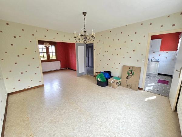 HIRSON (02) - 🏡 Vente maison semi-individuelle, avec 3 chambres 🛏️🛏️🛏️, garage 🚗 et jardin ☘️