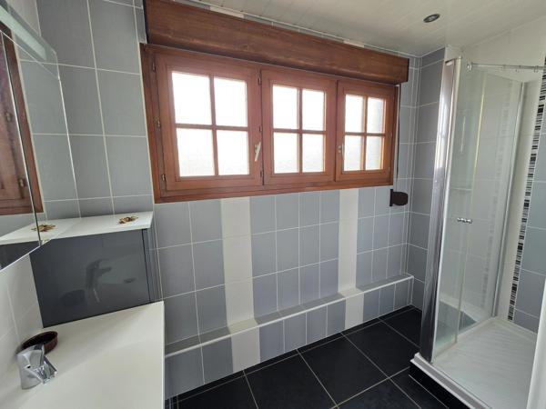 HIRSON (02) - 🏡 Vente maison semi-individuelle, avec 3 chambres 🛏️🛏️🛏️, garage 🚗 et jardin ☘️