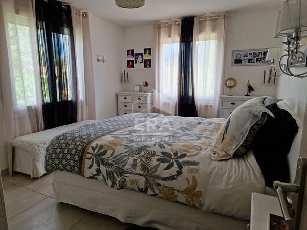 Appartement 4 pièces avec double garage dans Maison indépendante