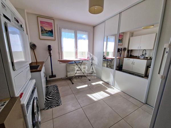Appartement 4 pièces avec double garage dans Maison indépendante