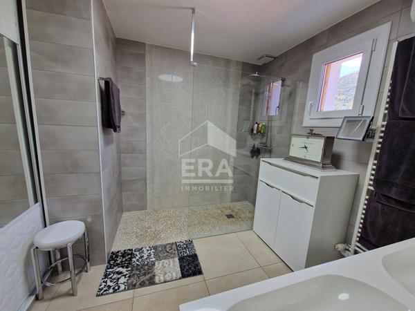 Appartement 4 pièces avec double garage dans Maison indépendante