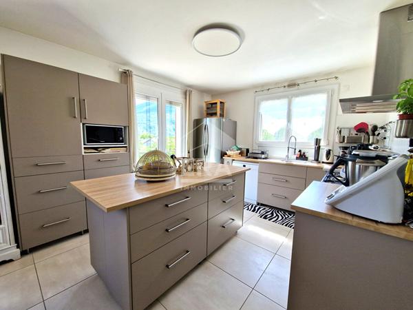 Appartement 4 pièces avec double garage dans Maison indépendante