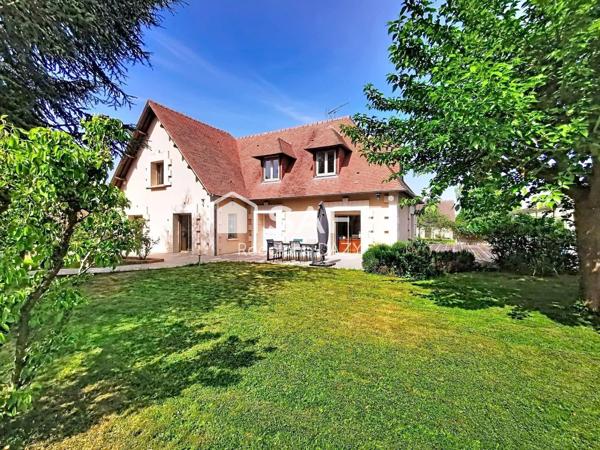 Villa 7 pièces avec piscine couverte