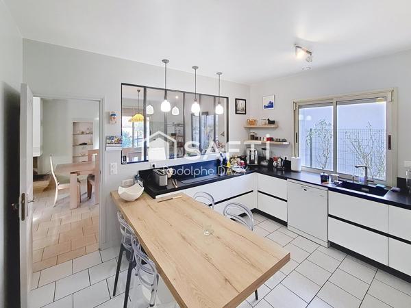 Villa 7 pièces avec piscine couverte