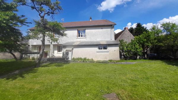 Maison familiale, dans un charmant hameau - LA CHATRE LANGLIN (36)
