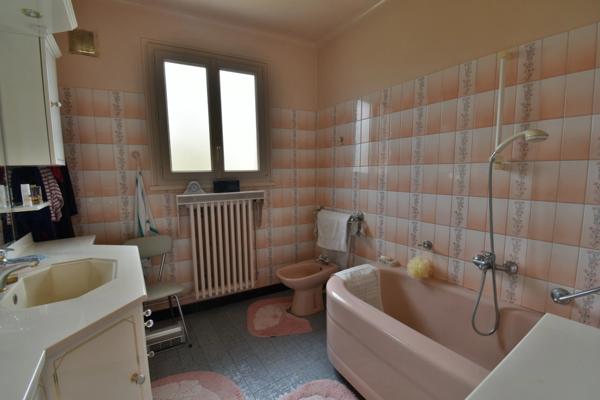 Maison familiale, dans un charmant hameau - LA CHATRE LANGLIN (36)