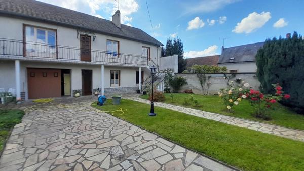 Maison familiale, dans un charmant hameau - LA CHATRE LANGLIN (36)