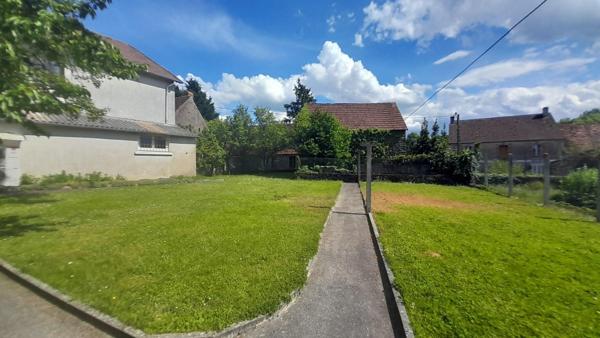 Maison familiale, dans un charmant hameau - LA CHATRE LANGLIN (36)