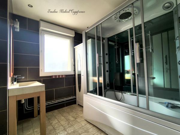 Maison avec jardin en résidence sécurisée à Bègles – 3 chambres – stationnement