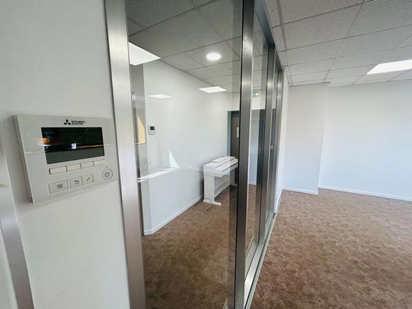 Bureaux Moderne et lumineux à Champs Sur Marne cité Descartes