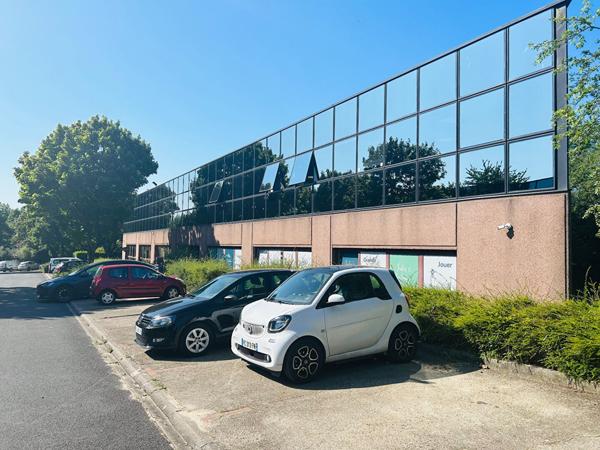 Bureaux Moderne et lumineux à Champs Sur Marne cité Descartes