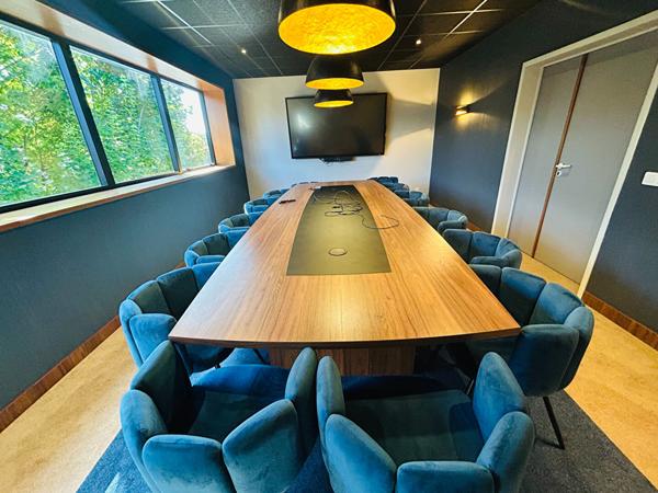 Bureaux Moderne et lumineux à Champs Sur Marne cité Descartes