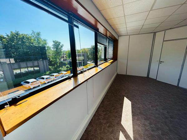Bureaux Moderne et lumineux à Champs Sur Marne cité Descartes