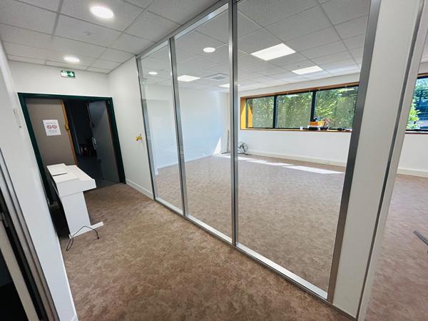 Bureaux Moderne et lumineux à Champs Sur Marne cité Descartes