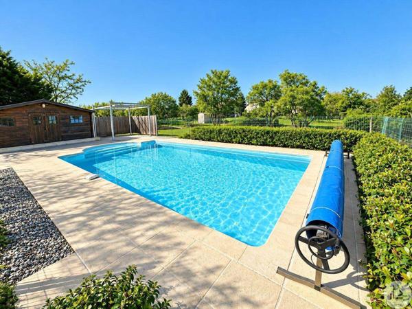 Propriété de caractère avec piscine et deux gîtes