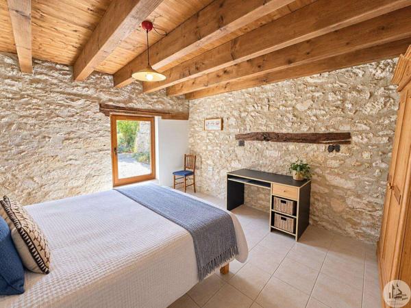 Propriété de caractère avec piscine et deux gîtes