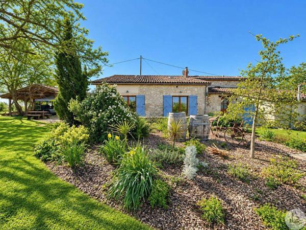 Propriété de caractère avec piscine et deux gîtes